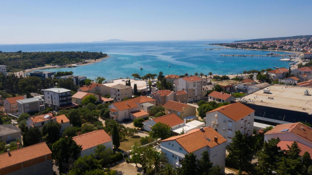 Pool Apartments Galeb Novalja Exterior photo
